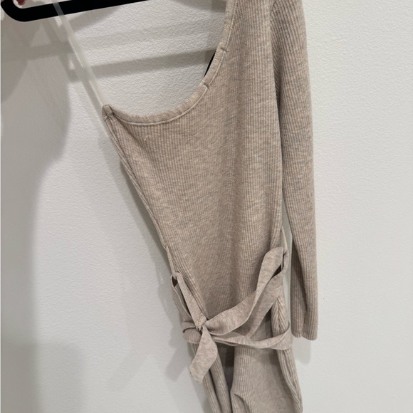 Ribbed Knit One-Shoulder Jumpsuit - Picture 3 of 4